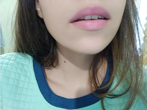 MOISTURIZING LIP BALM WITH ALOE VERA JELLY (99%)