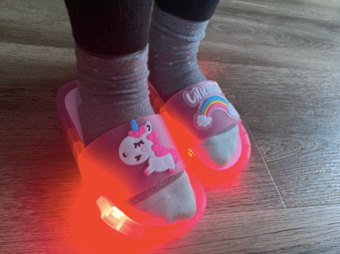 CHILDREN’S LIGHT-UP UNICORN FLIP-FLOP SANDALS