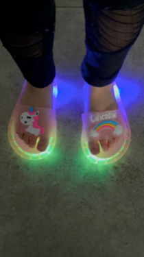 CHILDREN’S LIGHT-UP UNICORN FLIP-FLOP SANDALS