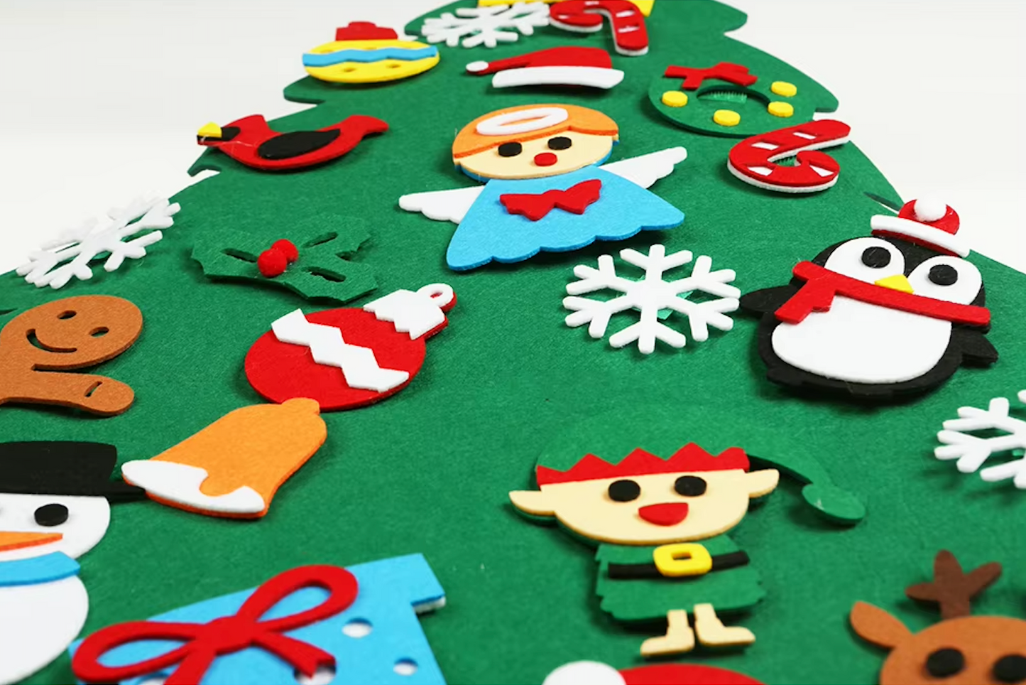 MONTESSORI CHILDREN’S FELT CHRISTMAS TREE 