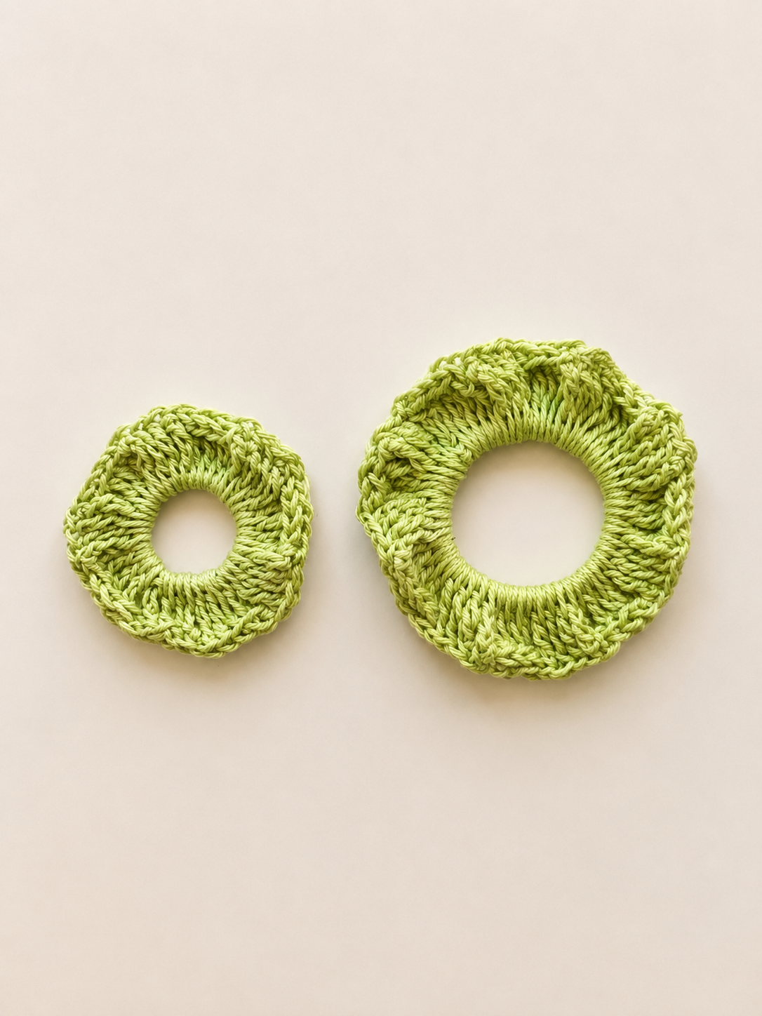 DUO CHOUCHOUS MAMAN/FILLE ASSORTI - FAIT MAIN CROCHET 100% COTON